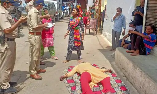 परिवार का मकान शुक्रवार रात से बंद था