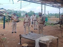 तीनों आरोपियों ने शराब पार्टी की