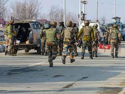 जवान पुलवामा की एक मस्जिद में घुसे और मुस्लिम लोगों से जबरदस्ती नारे लगवाए