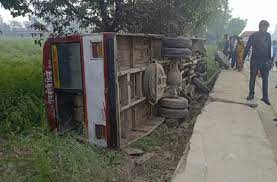 seoni, High speed bus, overturned