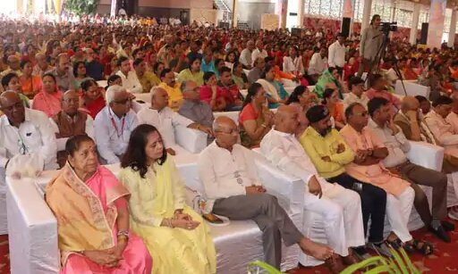 अवधेशानंद गिरी जी ने यहीं पर कुछ शिष्यों को गुरु दीक्षा दी