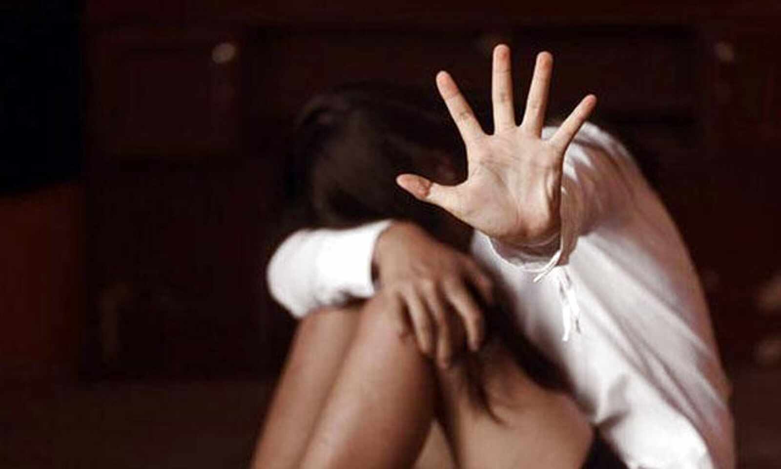 पीड़िता को गाड़ी में बैठाकर मुॅह बांधकर होरियापीपर अपने घर ले गए