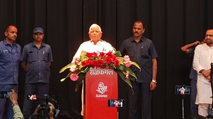  इस दौरान उन्होंने बीजेपी और केंद्र सरकार पर निशाना साधा