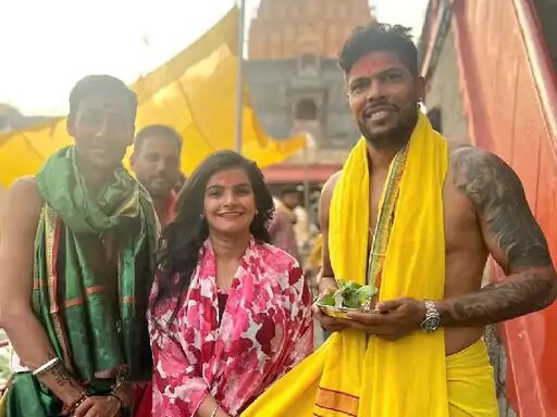 भस्म आरती के दौरान उमेश धोती सोला पहने नजर आए