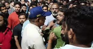 anuppur, Youth raised slogans , mosque at night