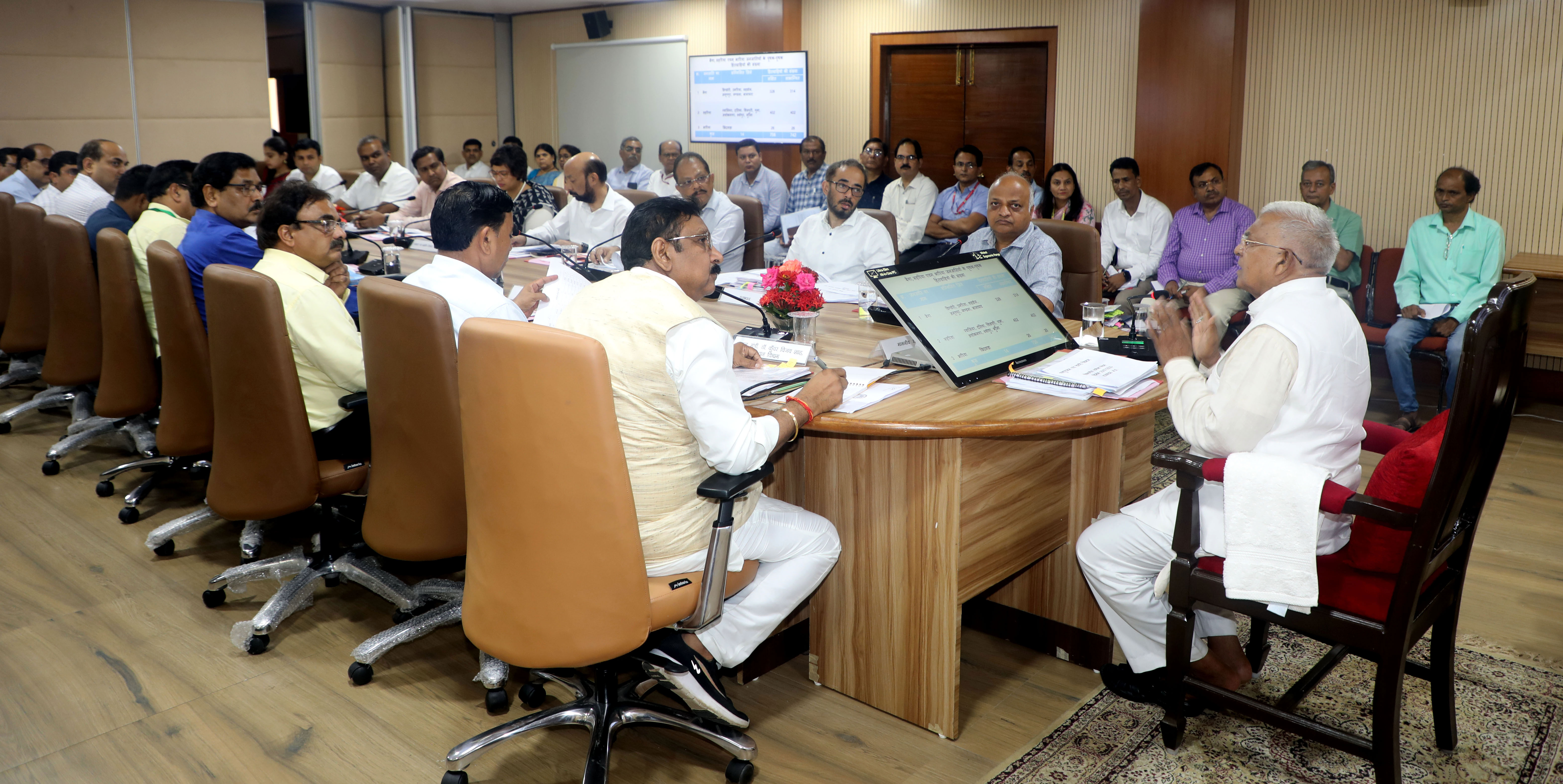 मध्यप्रदेश गौसंवर्द्धन बोर्ड में प्रदेश के 14 जनजातीय जिलों में 86 अशासकीय स्वयंसेवी गौशालाएँ है