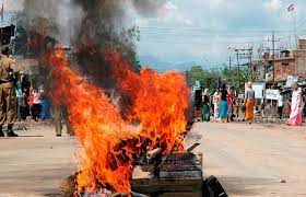 imphal, Violent demonstration , police tear gas 