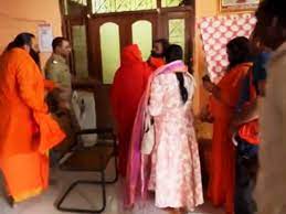 साध्वी ने CM हाउस के सामने आत्मदाह की चेतावनी दी 