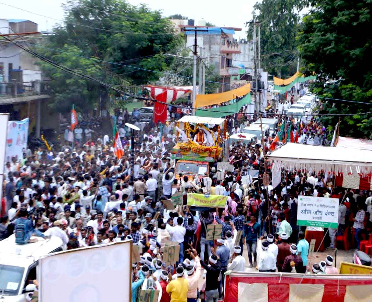 नागरिकों ने उनका आत्मीय स्वागत और सम्मान किया