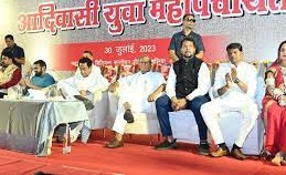 आजकल दिल्ली-इंदौर में घूम रही है