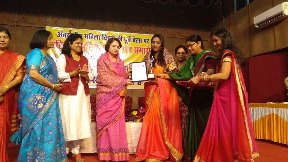 सोनल को शिक्षा के लिए समाज सेवा सम्मान 