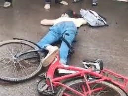 shivpuri,Police van ,bicycle riding student 