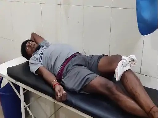 विरोध कर रहे कर्मचारी को उन्होंने गोली मार दी