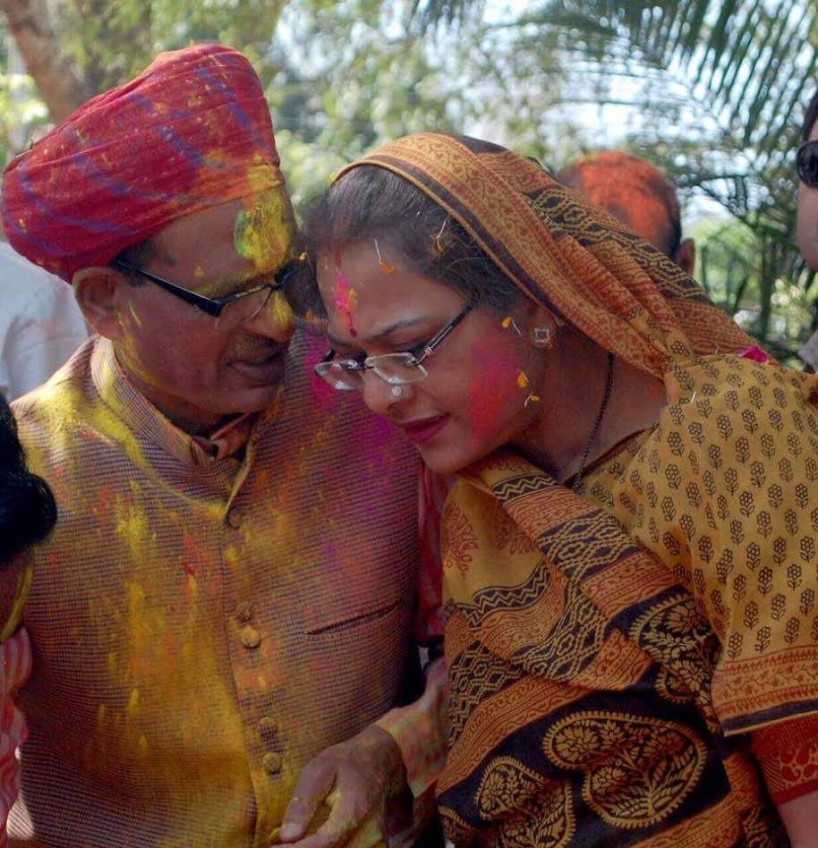 सीएम हाउस में शिवराज ने खेली होली 