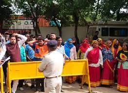 indore, Cleaners stopped work ,objectionable remarks