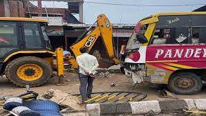 rewa, Uncontrollable truck , bus full of devotees
