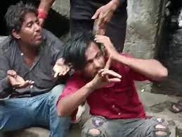  दोनों के साथ हुई मारपीट का एक वीडियो भी सामने आया है