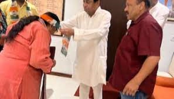 bhopal, Former SDM Uma Karare, joined Congress