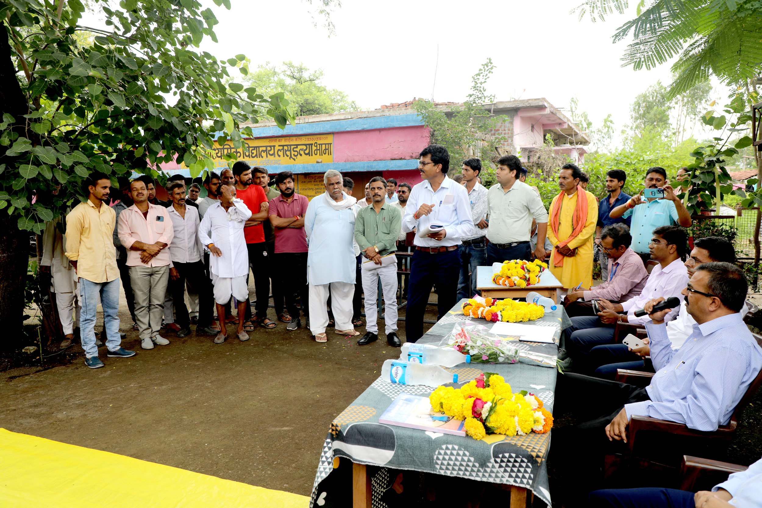 मतदान केंद्रों में बिजली, पानी, रैंप, शौचालय एवं बैठक व्यवस्था देखी