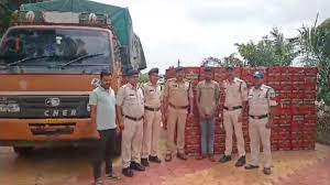 dhar, Police caught ,liquor 