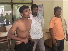 इस वृद्धा ने मेरे प्राइवेट पार्ट में मिर्ची डाल दी है