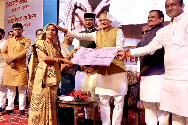 bhopal, Deendayal kitchen plate, Chief Minister Shivraj