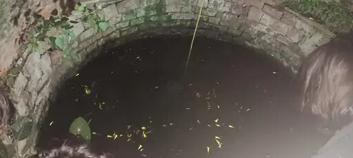  पुलिस मौके पर पहुंची और शवों को कुएं से बाहर निकलवाया