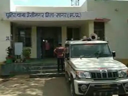 सास बहू को प्रताड़ित कर रही थी