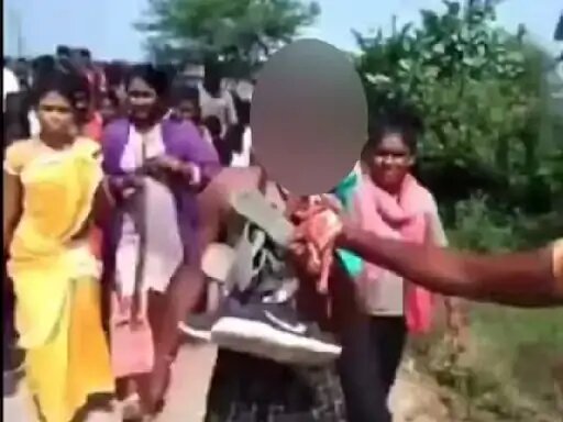 उसके सिर और मुंह पर चप्पलें मारीं