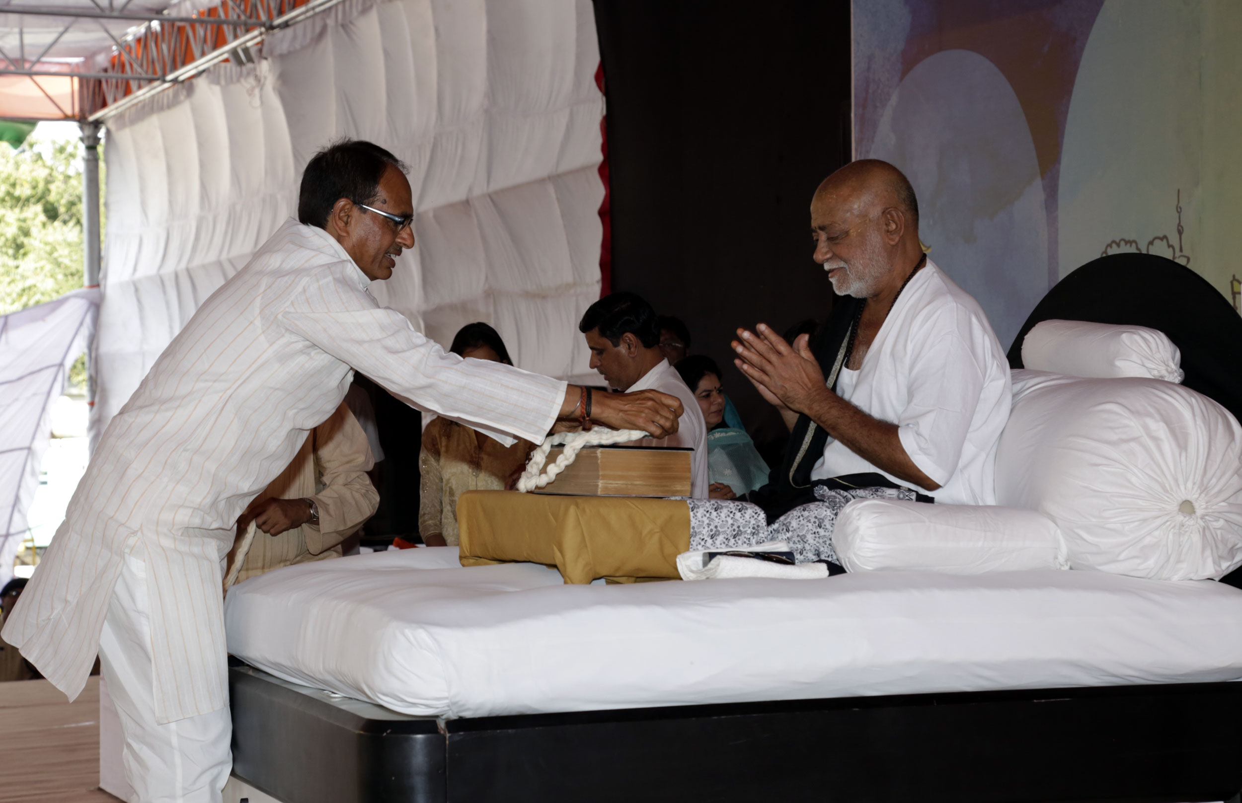 मानस मर्मज्ञ मोरारी बापू