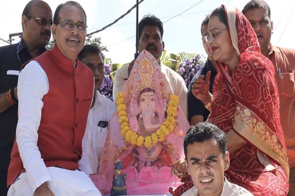 bhopal, Gajanan sits ,Chief Minister Shivraj
