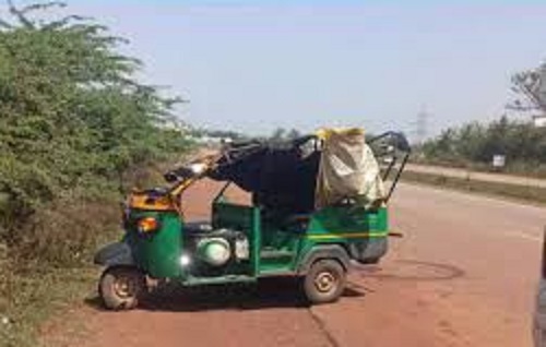 shivpuri,Drunk driver ,overturns auto