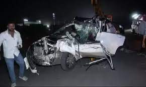 indore, speeding car collides , truck parked 