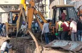 jabalpur, Four laborers buried , one dead