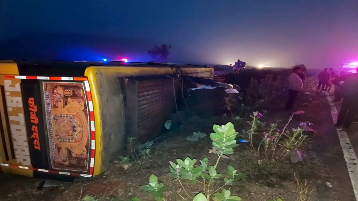 shivpuri,  passenger bus ,overturned