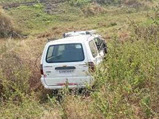 harda, Tavera and pickup, collide head-on