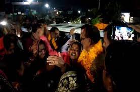 anuppur, Dear sisters ,hugged Shivraj 