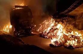 dhar, Trailer lost control ,burnt alive