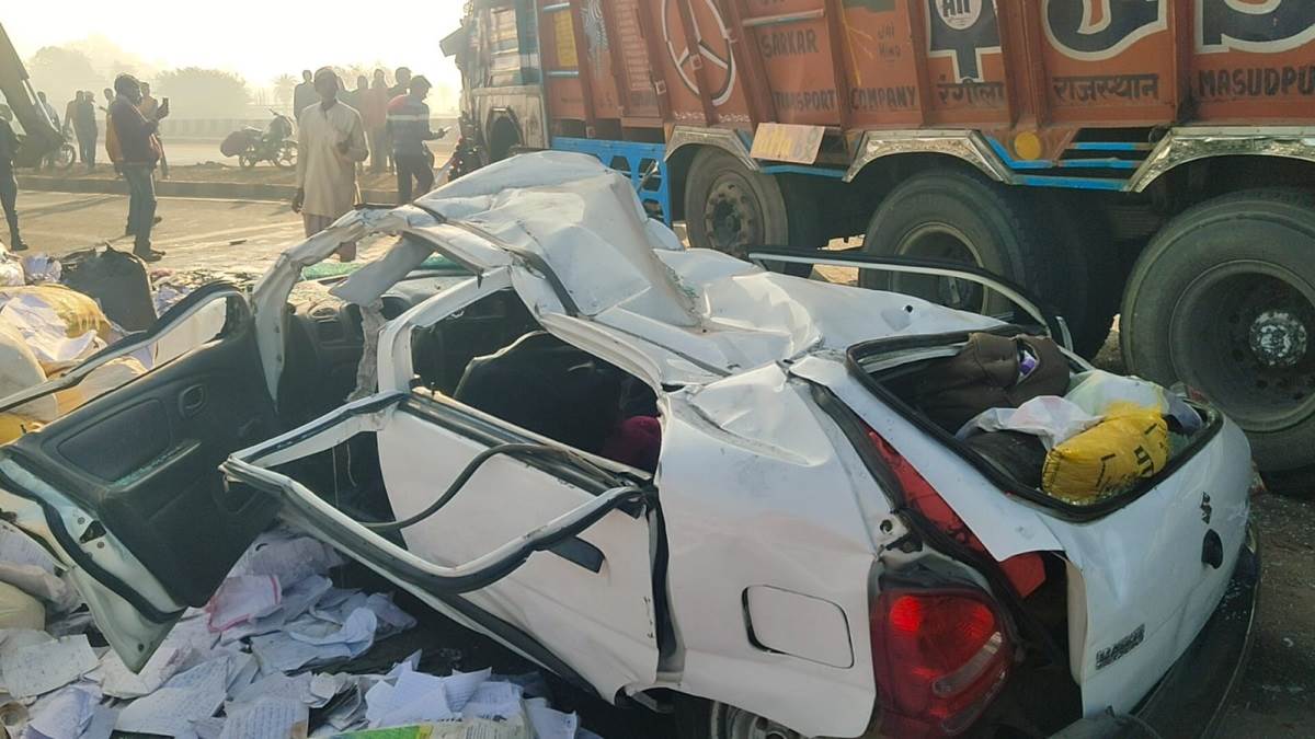 guna, Truck overturns ,moving car