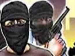 narmadapuram,  looted from businessman, pouring petrol