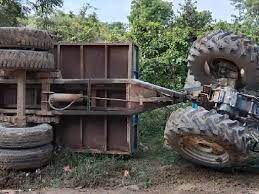 shajapur, Tractor-trolley, Mata overturned