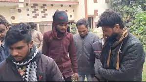 jabalpur, Robbers enter, doctor couple