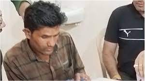 balaghat,Employment assistant arrested , taking bribe 