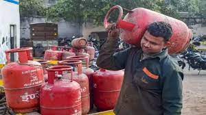 new delhi, Decision to reduce, LPG cylinder 