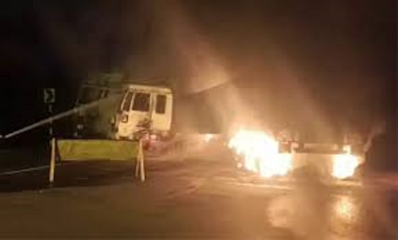 dewas, Pune to Ballia bus , tire burst