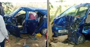 khandwa, Car of devotees , Omkareshwar collides