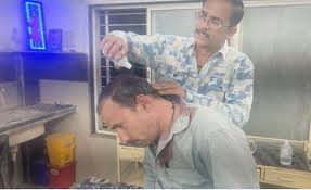 dewas, Masked miscreants attacked ,manager 