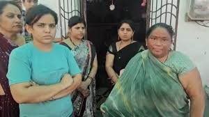 khargon, Looted ,gunpoint