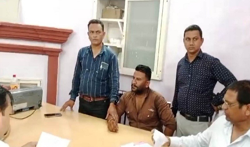 khargon, Lokayukta police ,arrested forest guard 