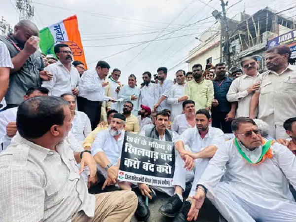 bhopal, Congressmen reached ,Minister Sarang